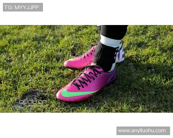 足球明星专属定制足球鞋打造你的独特球场风格与个性魅力